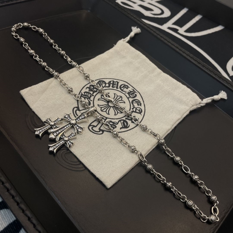 Ch*0me He**ts necklaces